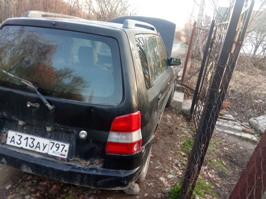 Продаётся компактный универсал чёрного цвета. Характеристики и